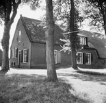 843082 Gezicht op de boerderij Oud Gein (De Horn 4) te Baambrugge.N.B. De foto is gemaakt ten behoeve van de ...